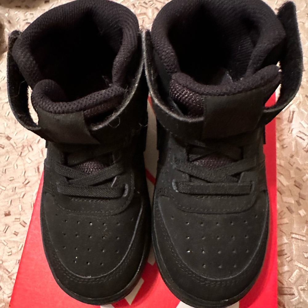 Nike court borough 9c